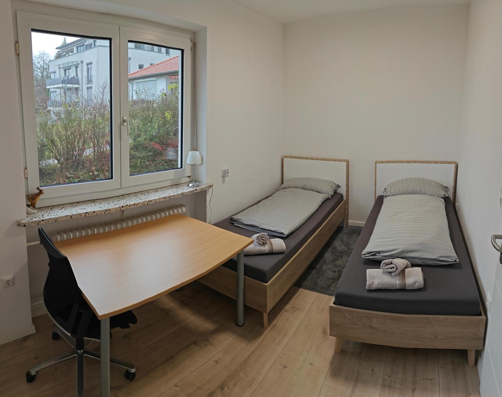 Ferienwohnung "Sorgenfrei" In Coburg ! - Im Eg Mit Privatparkplatz & Balkon Coburgo Exterior foto