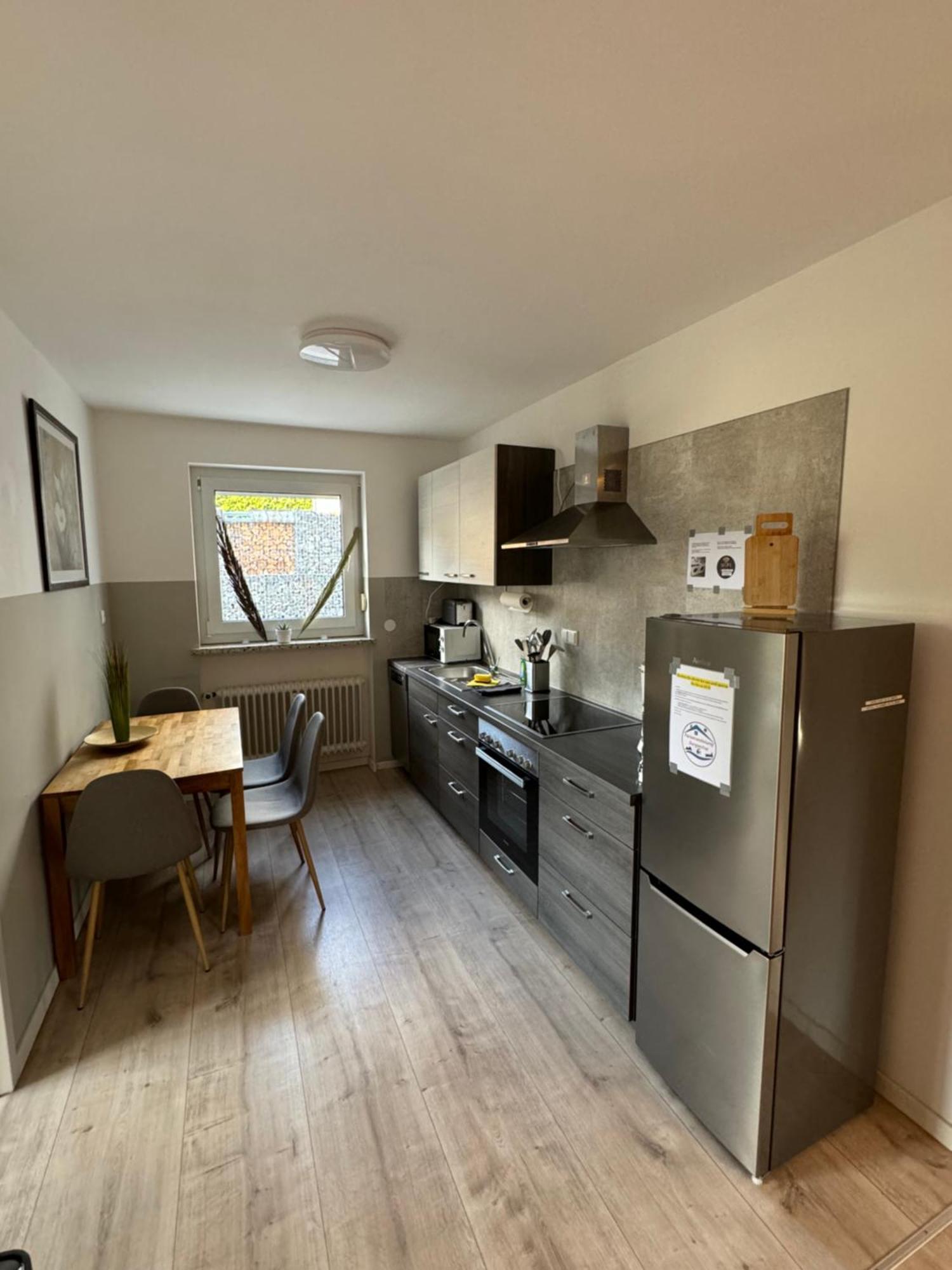 Ferienwohnung "Sorgenfrei" In Coburg ! - Im Eg Mit Privatparkplatz & Balkon Coburgo Exterior foto