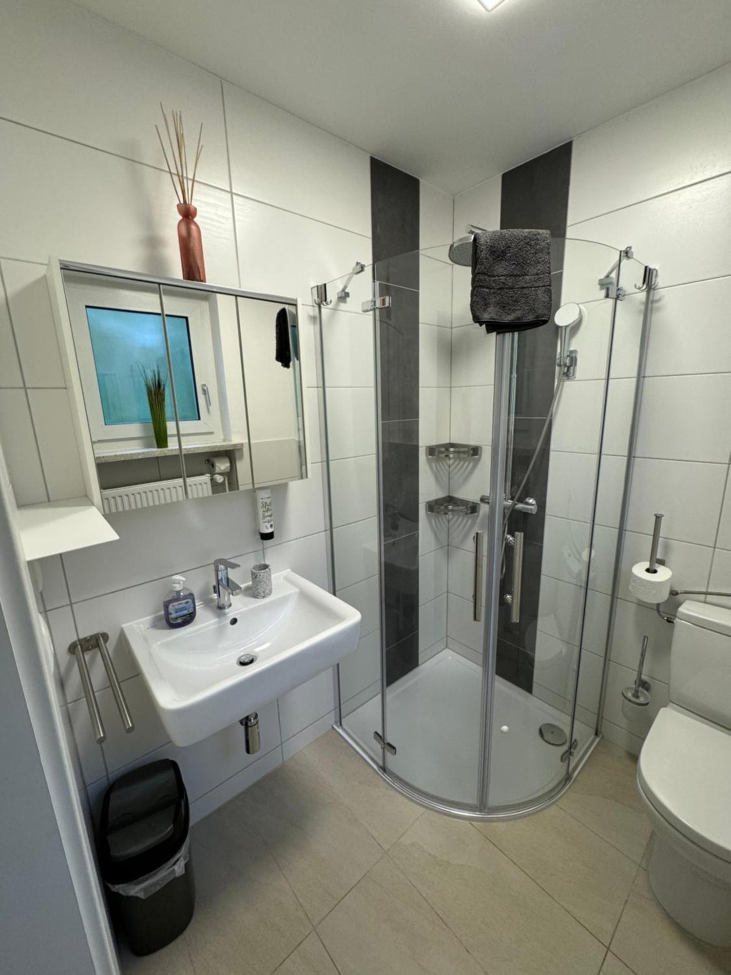 Ferienwohnung "Sorgenfrei" In Coburg ! - Im Eg Mit Privatparkplatz & Balkon Coburgo Exterior foto